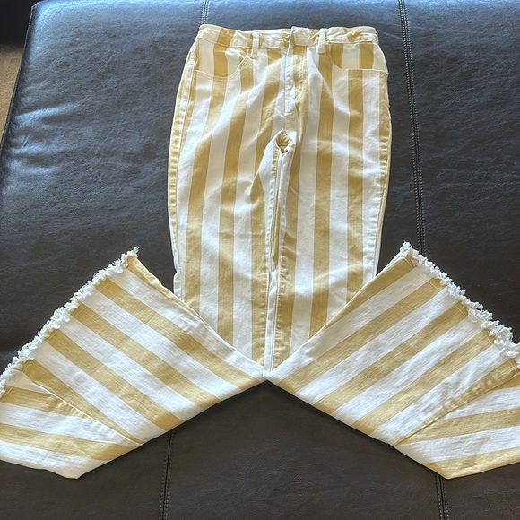 Judith March stripe bell bottom pants. Yellow and white color. New, wore it once - Picture 3 of 11